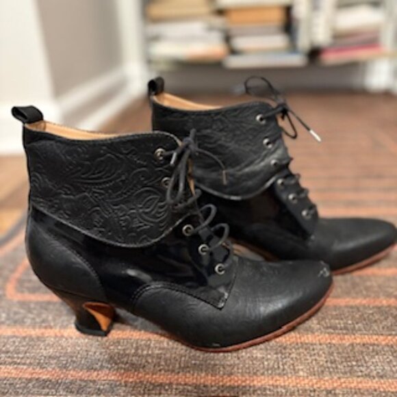 John Fluevog Women's Lace-Up Leather Boots - Picture 1 of 4